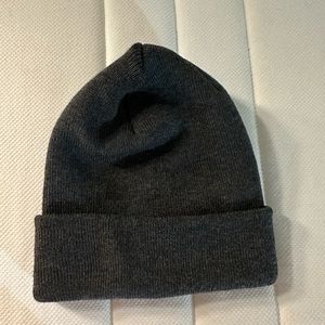 PRINCESS POLLY dark grey beanie